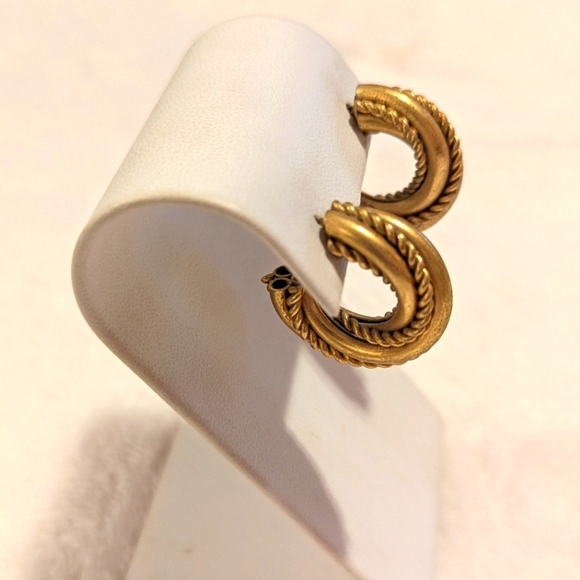 Vintage Elegant Goldtone Textured Hoop Pierced Earrings - Picture 2 of 5